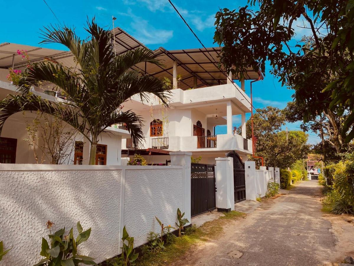 Airport Layover B&B Katunayake Exterior photo